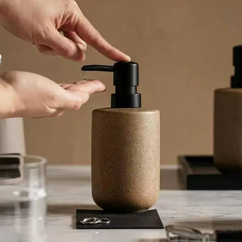 Distributeur de savon en céramique, style nordique