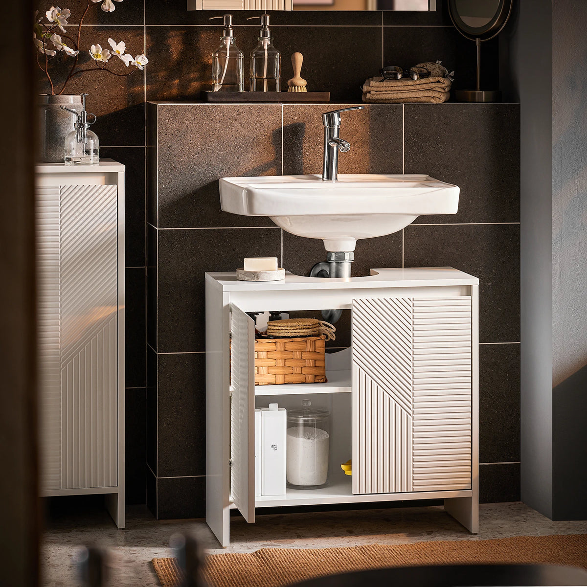 Meuble sous-vasque blanc, étagères réglables
