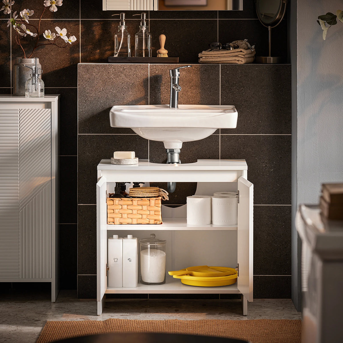Meuble sous-vasque blanc, étagères réglables