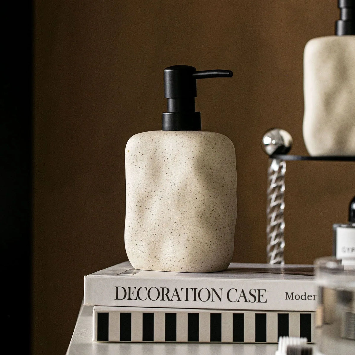 Distributeur de savon en céramique, wabi-sabi