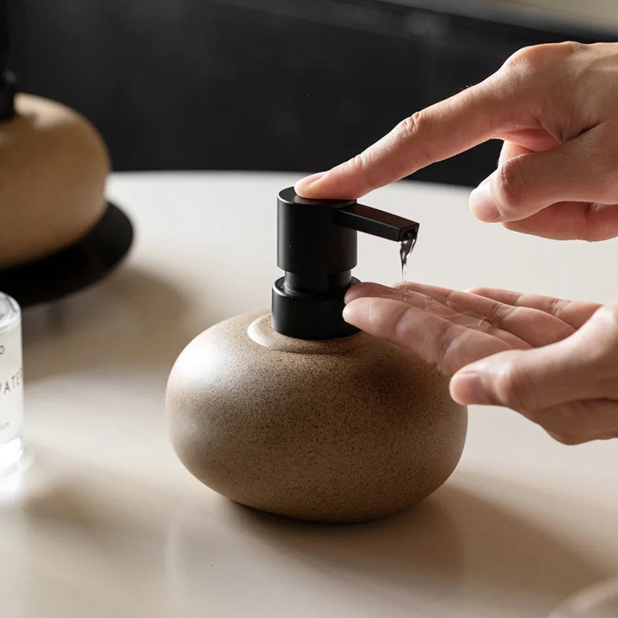 Distributeur de savon en céramique, style nordique