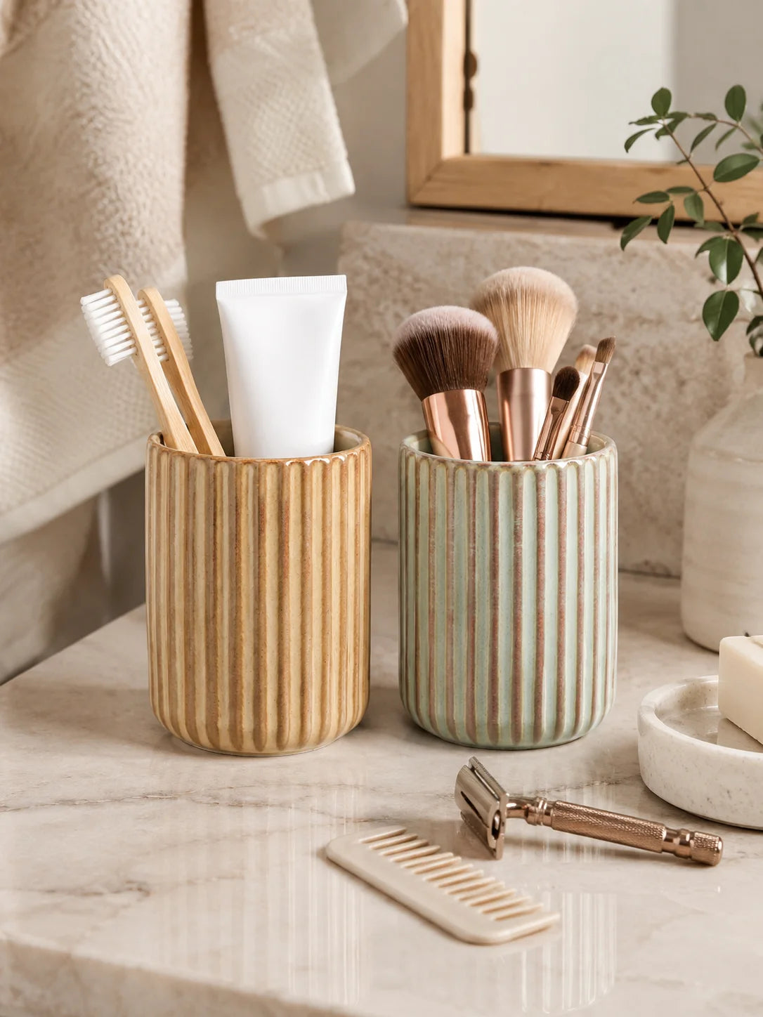 Porte-brosses à dents en céramique striée